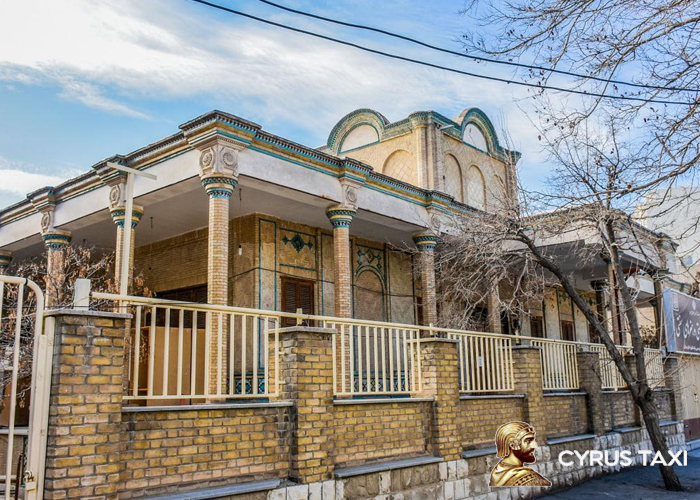خانه حاج حسین خاکباز از جاهای دیدنی اراک در تابستان