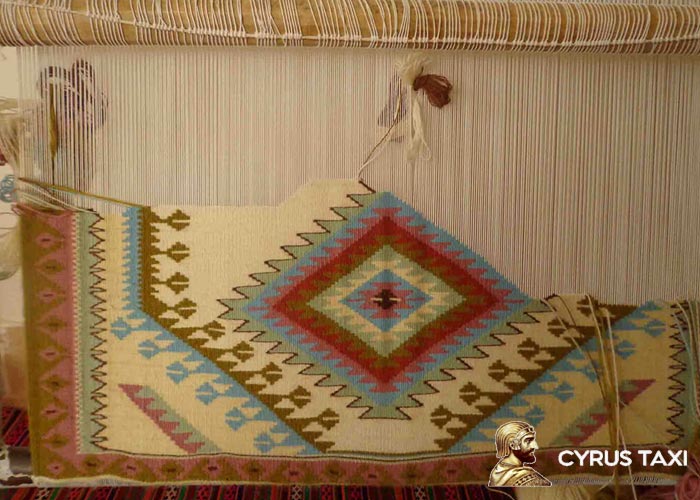 گلیم بافی از سوغات شهرستان اردستان گلیم بافی از سوغات شهرستان اردستان