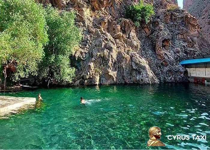دهکده تفریحی زرین شهر کجاست؟