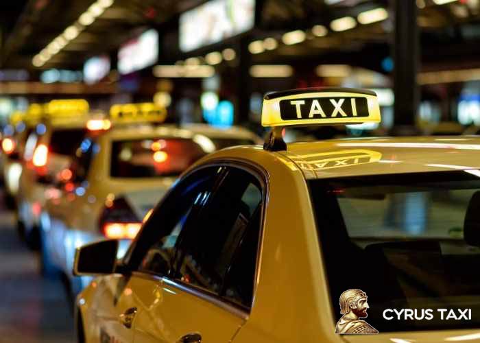 نکات کلیدی برای رزرو تاکسی فرودگاه و انتخاب خودرو مناسب نکات مهم هنگام رزرو تاکسی برای رفتن به فرودگاه