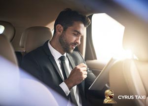 برنامه ریزی یک سفر کوتاه کاری با تاکسی دربستی